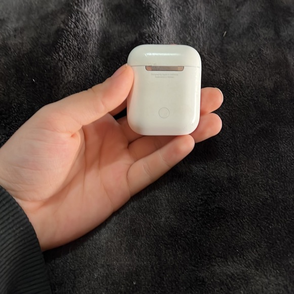 AirPods - Picture 4 of 4